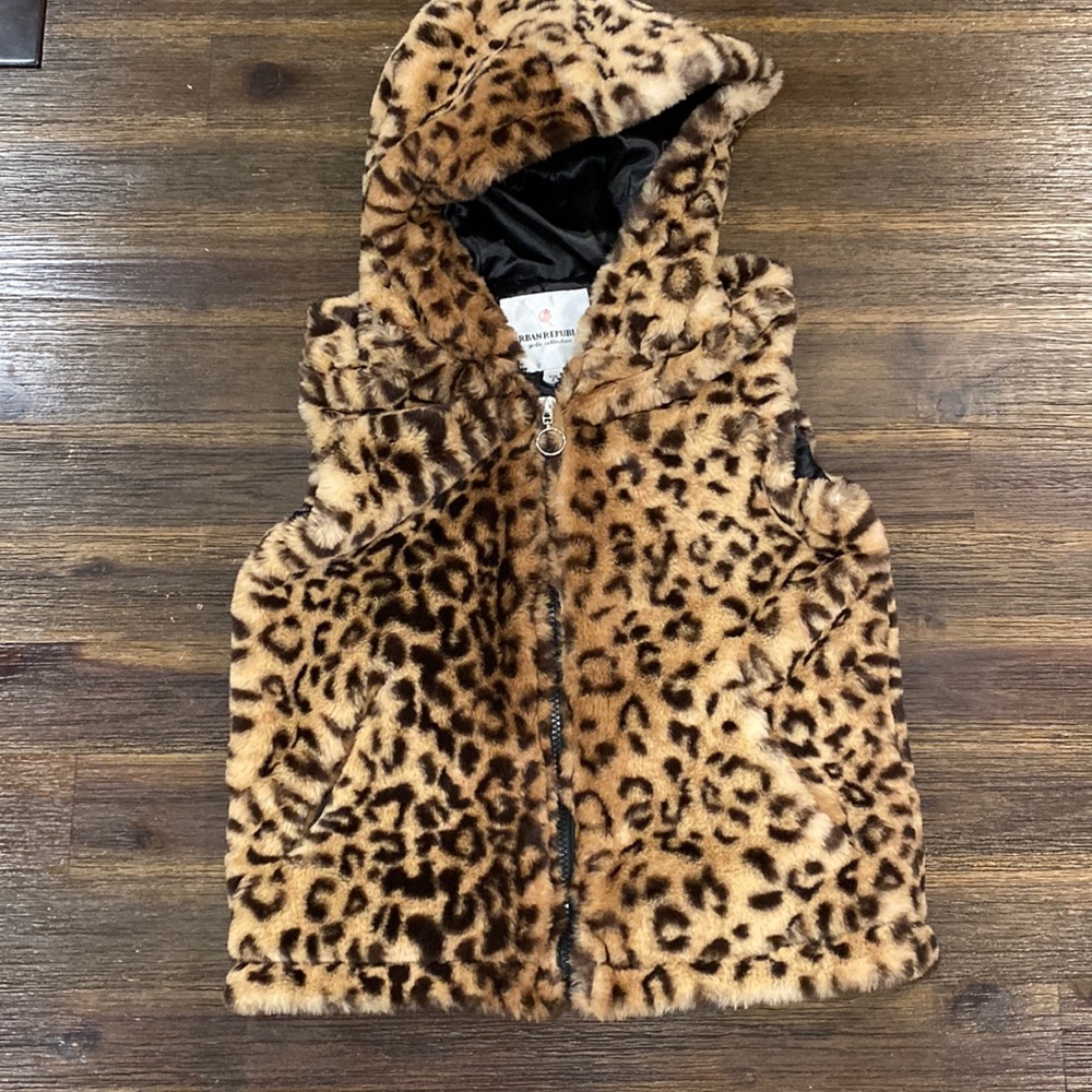 Girls faux cheetah vest